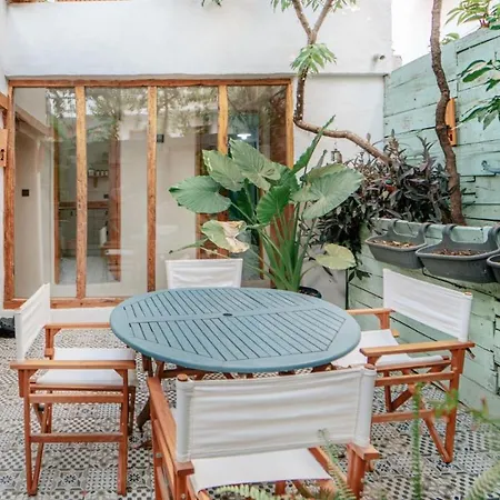Cozy Oasis With Lovely Backyard In Villa *