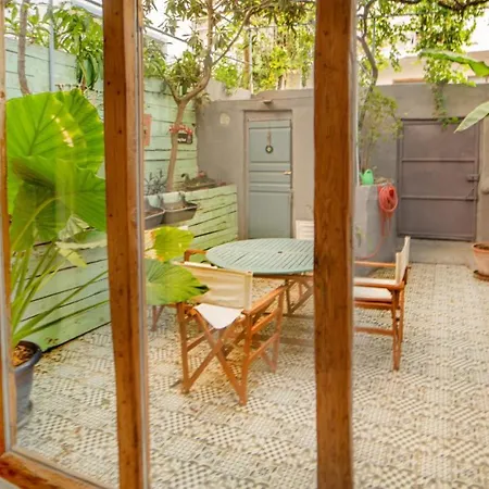 Cozy Oasis With Lovely Backyard In Villa *